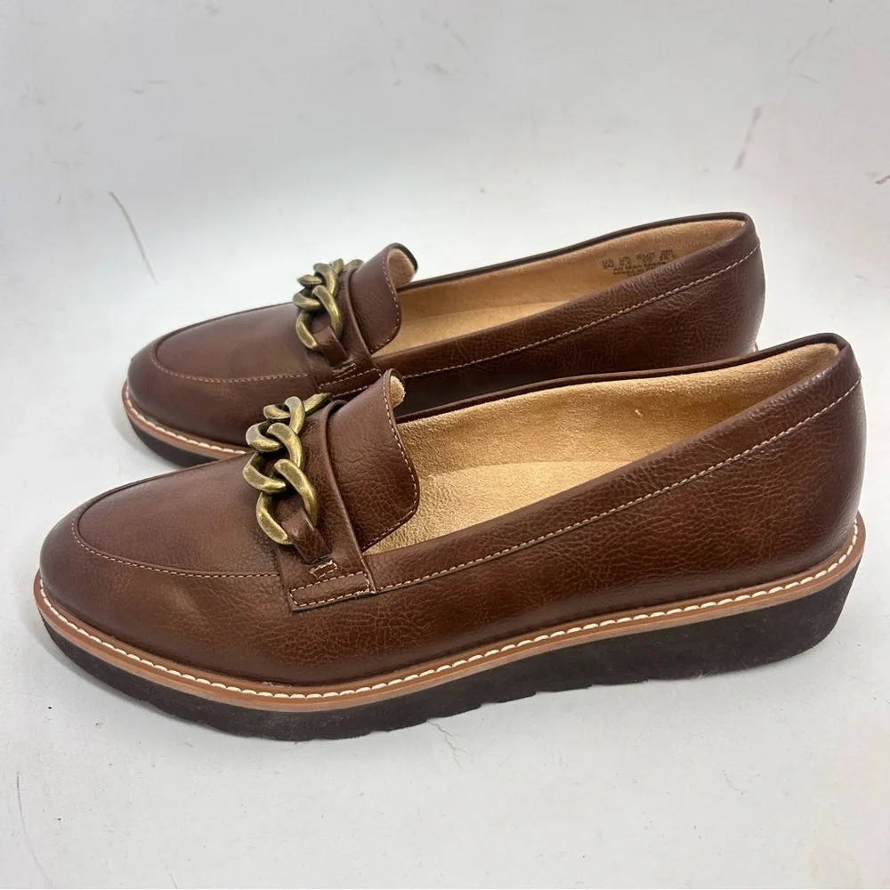 Naturalizer Women's Emmal Loafer Size 9 Chain Accent Vegan Leather Chestnut NWOB